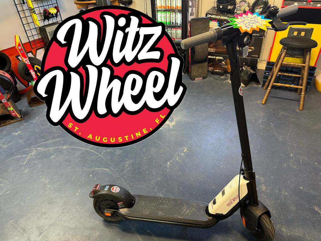 P/O NIU KQi1 Electric Kick Scooter #1808T IN STORE PURCHASE ONLY!!