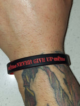 Load image into Gallery viewer, Witz Wrist band &quot;Never Give Up&quot;
